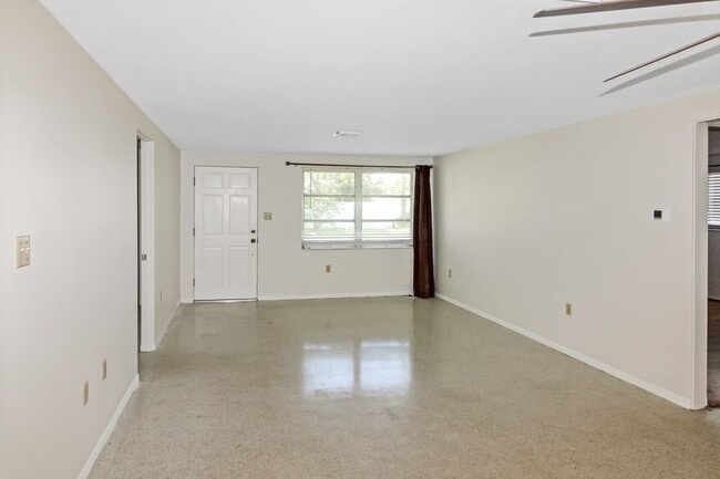Building Photo - South Venice Annual Home for Rent