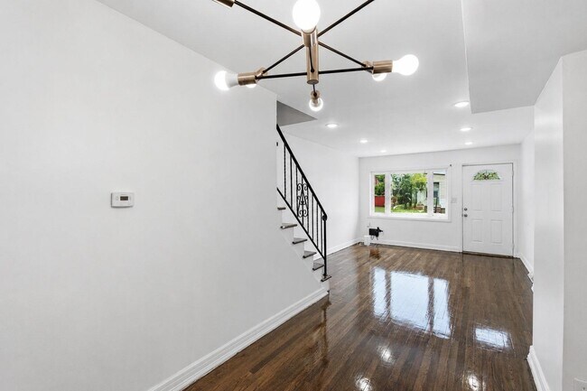 Foto del edificio - 8 Van Nostrand Ave