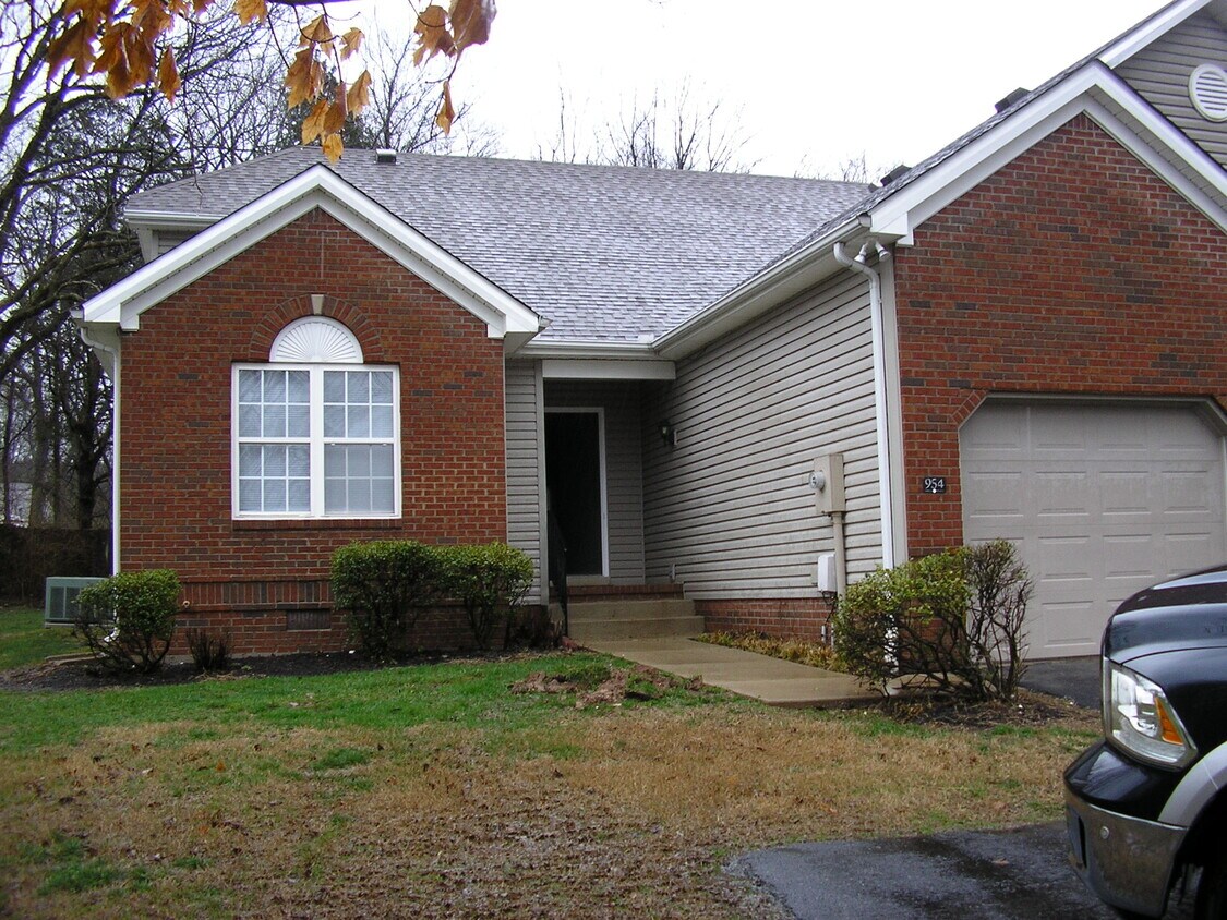 Foto principal - 954 Riverbend St