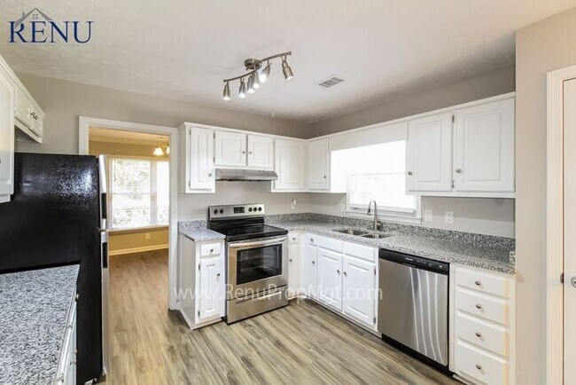 Foto del edificio - Now available 3 bedrooms 2 baths