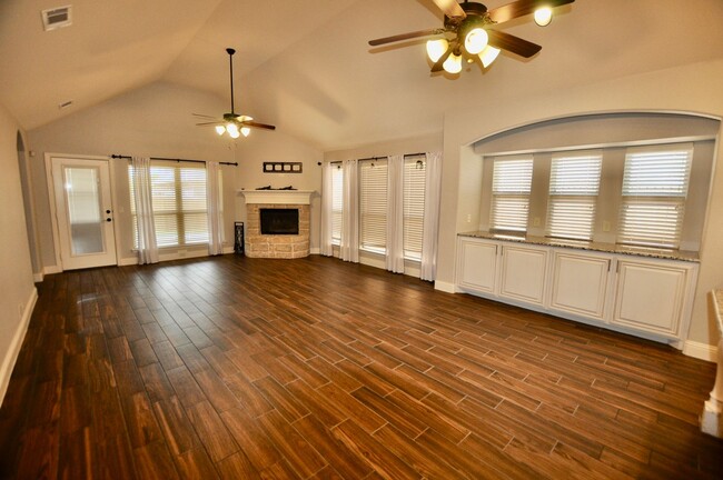 Foto del edificio - FOR LEASE in ALEDO ISD! Beautiful 3,000+ s...