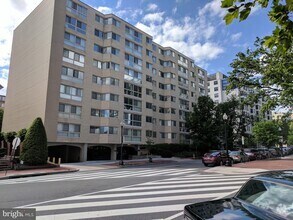 Building Photo - 922 24th St NW