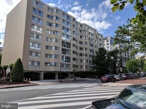 Building Photo - 922 24th St NW