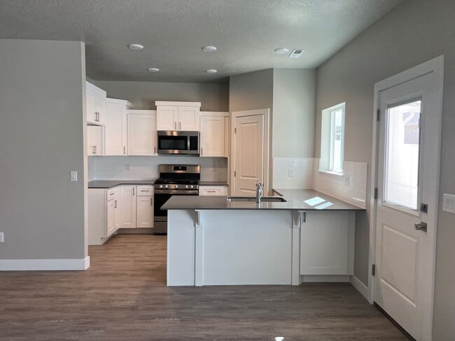 Building Photo - Townhome in Cedar Bend HOA