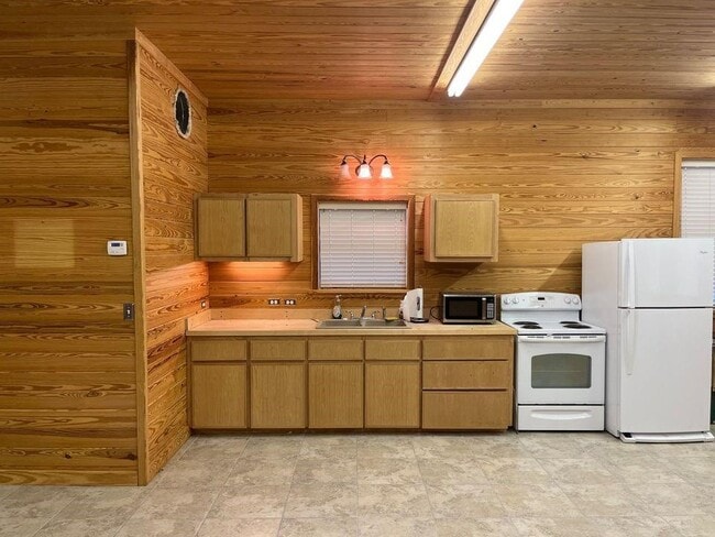 Building Photo - 3505 Lone Man Mountain Rd