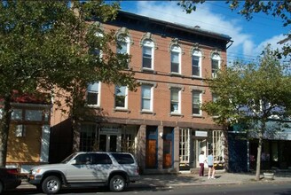 Building Photo - 924 State St