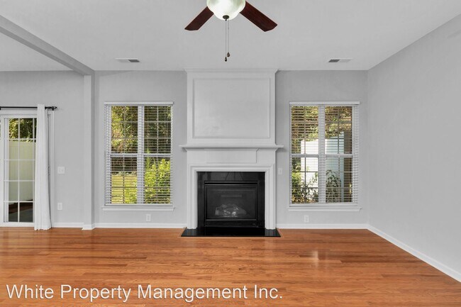 Building Photo - 3 br, 2.5 bath House - 15566 Canmore Street