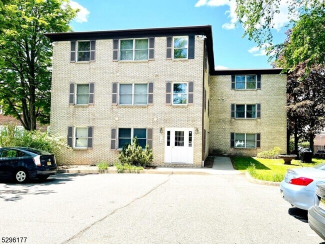 Building Photo - 361 Franklin St