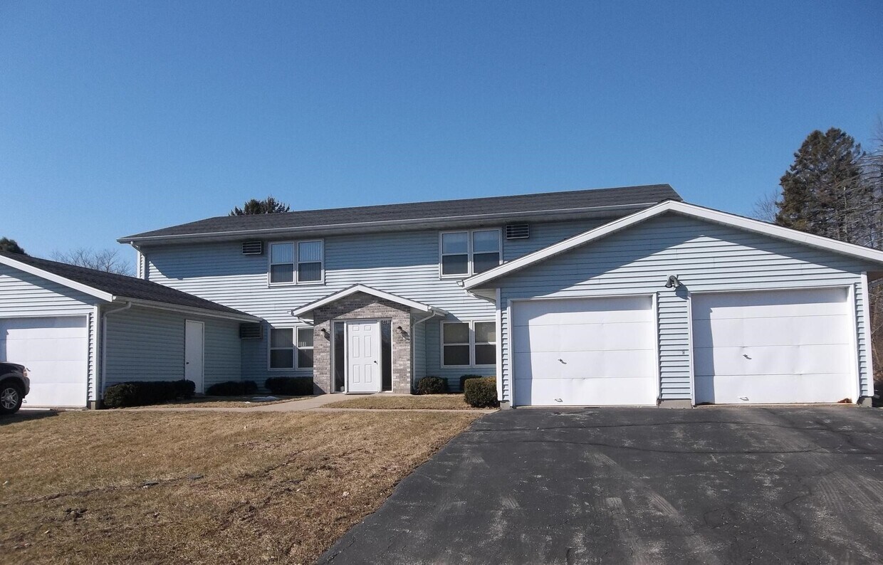 401 England St Unit 3, Cambridge, WI 53523 Apartments in Cambridge