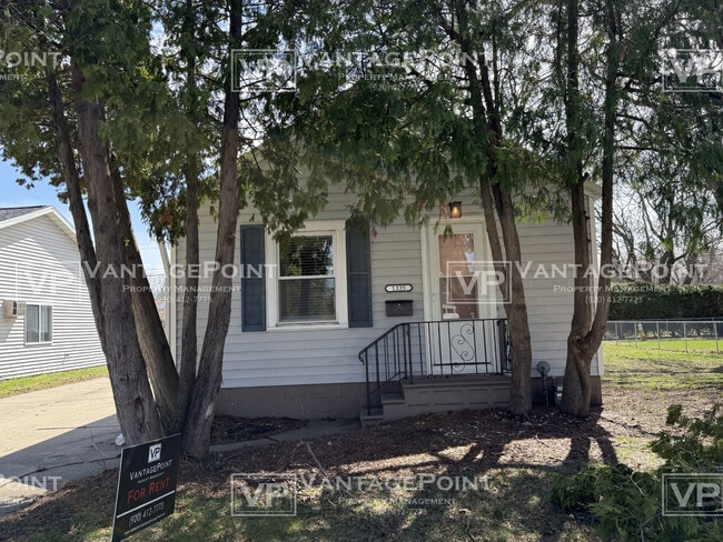 Building Photo - 1335 Dousman St