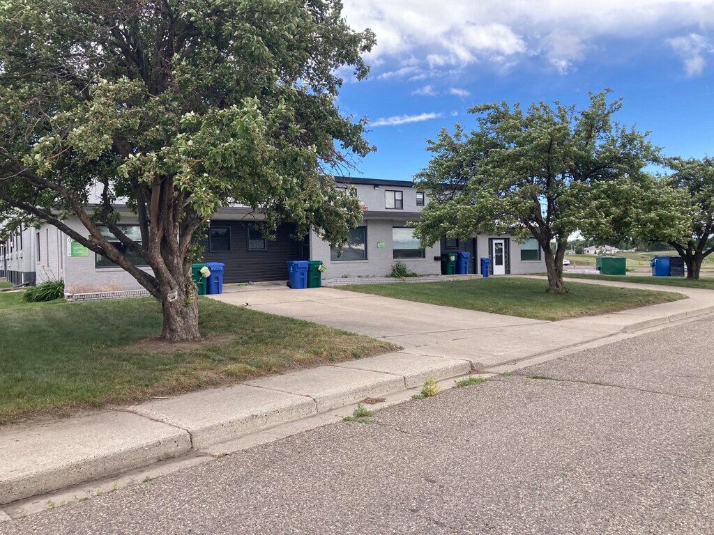 Photo du bâtiment - Scenic Court (4 Plex)