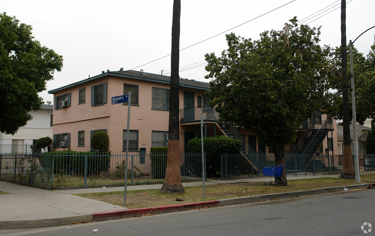 Primary Photo - 4325 Clinton St