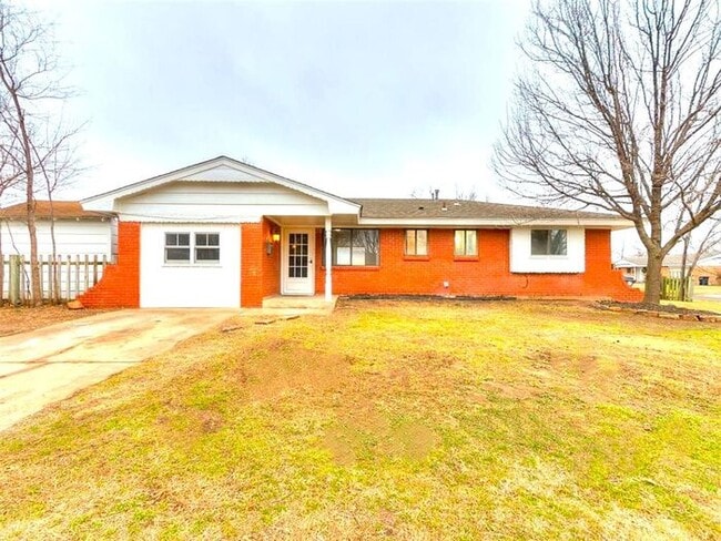 Super 4 Bed 1.5 Bath in the South Gate Addn in Moore, OK - Super 4 Bed 1.5 Bath in the South Gate Addn in Moore, OK House