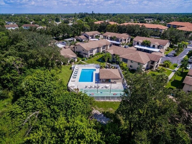 Building Photo - Golf Villas of Bonita Springs