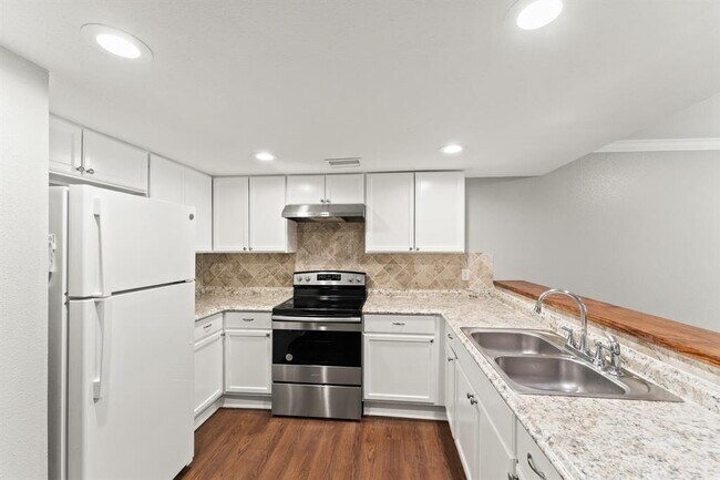 Building Photo - 12223 Wild Pine Dr