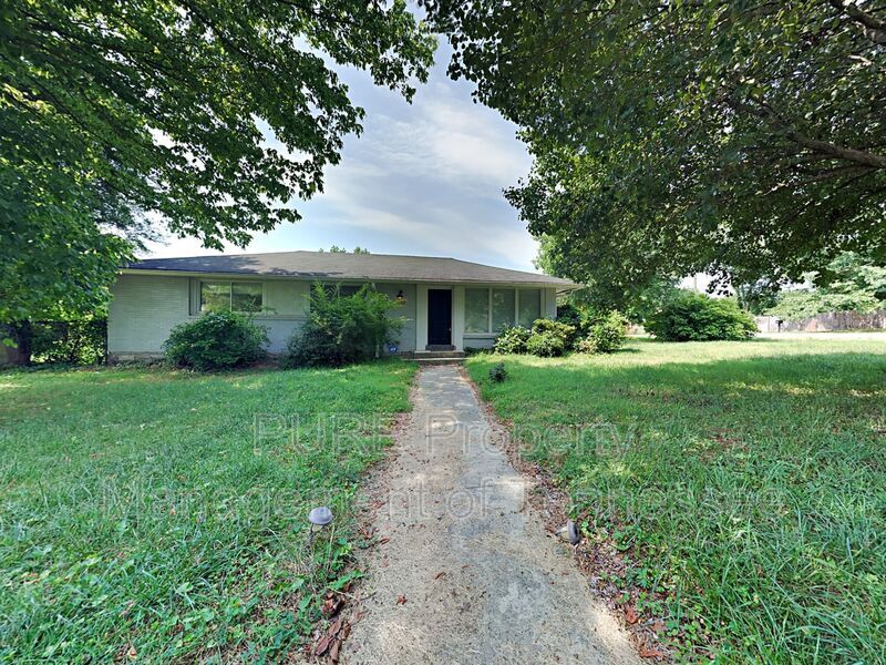 Primary Photo - 407 Rosebank Ave
