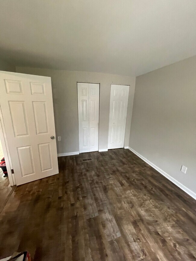 dormitorio - 116 S Main St