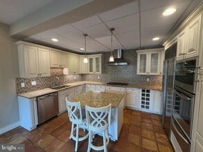 Building Photo - 36 Bouton Green Ct
