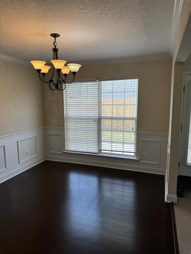 Comedor - 210 Guyett Ave