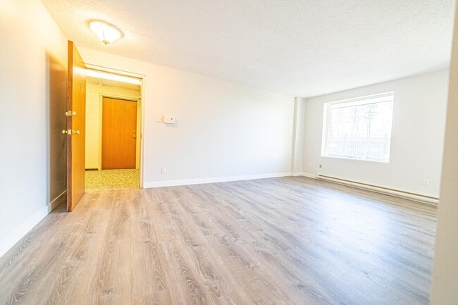 Building Photo - 306 Balsam St