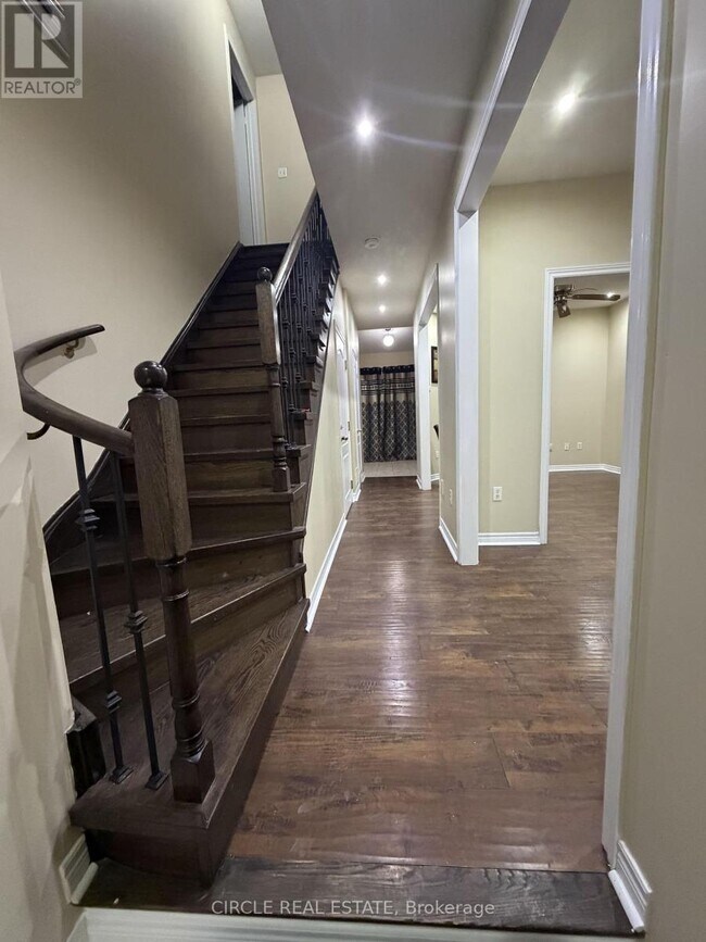 Building Photo - 15 Tailfin Rd