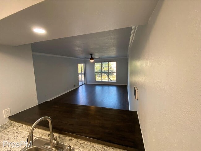 Building Photo - 1 br, 1 bath House - 4837 Cedar Springs #223