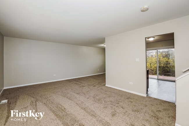 Building Photo - 660 Sullivan Ln