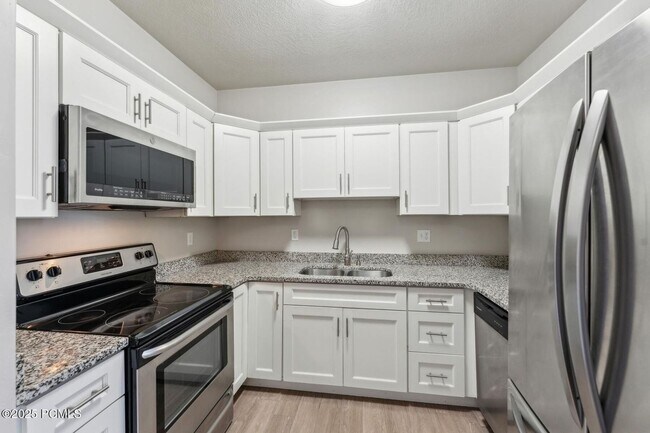 Building Photo - Ranch Landing Condo - $500 OFF FIRST MONTH...