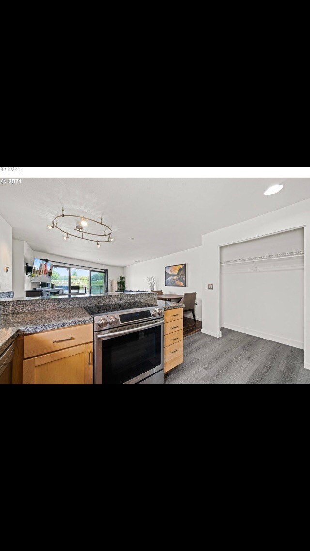 Building Photo - 940 NW Naito Pky