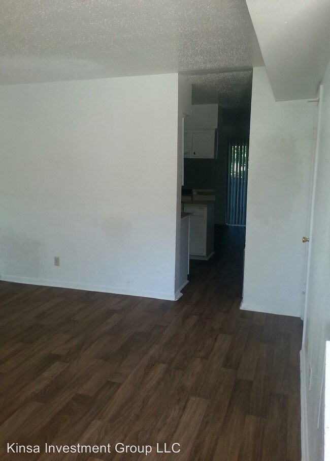 Building Photo - 2121 S Glenbrook Dr