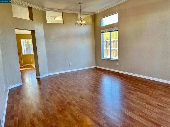 Foto del edificio - 1750 Highland Cir