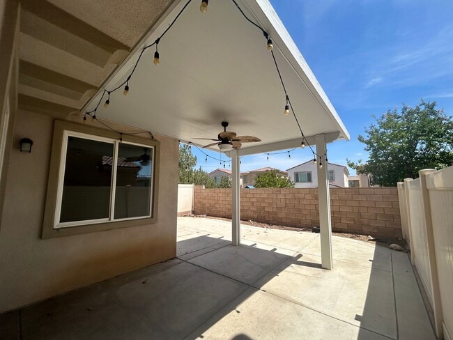 Building Photo - 33767 King Dr