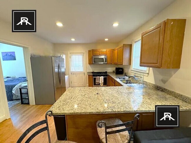 Foto del edificio - 4 bedroom in Allston MA 02134