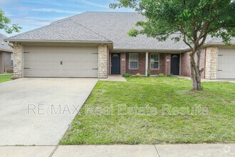 Building Photo - 3509 SW Deerfield Blvd