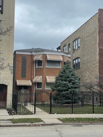 Primary Photo - 5706 N Kimball Ave