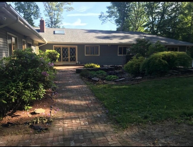 Building Photo - 828 Ridge Rd