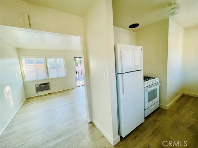 Building Photo - 731 S Almansor St