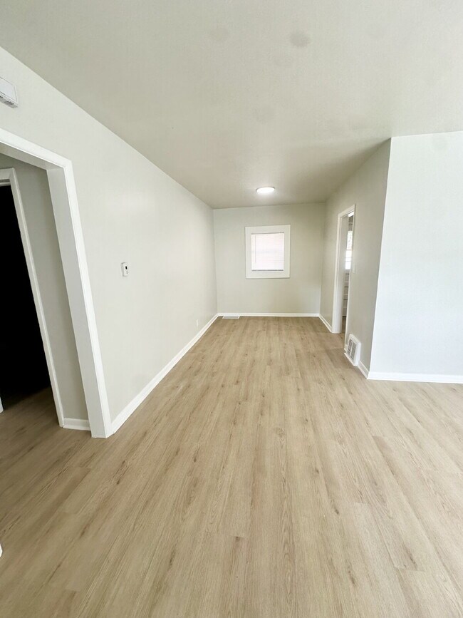 Foto del edificio - 716 E 17th St