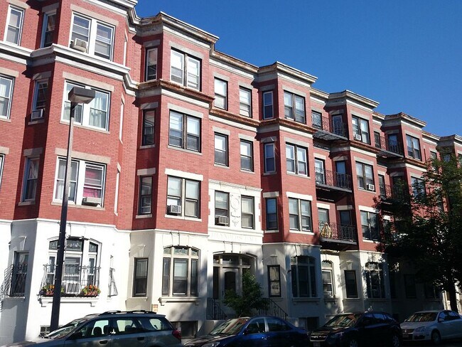 Building Photo - 214 Hemenway St