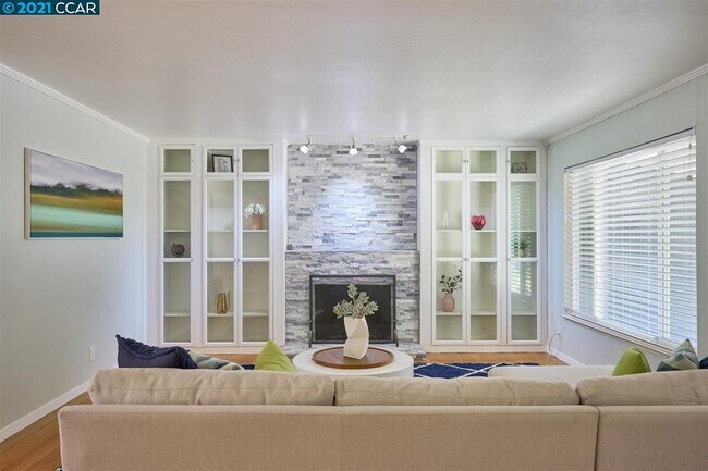 Building Photo - 312 Lindsey Dr