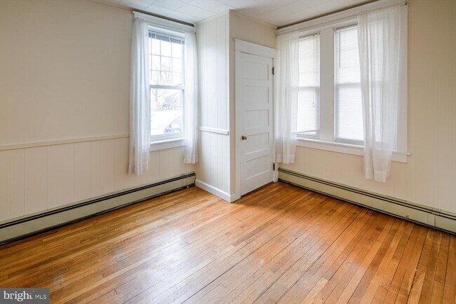 Building Photo - 406 Maple Ave