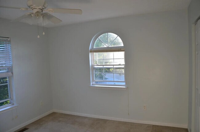 Foto del edificio - 311 Emerson Ln
