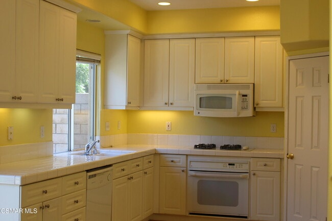 Building Photo - 1690 Tanglebush Ln
