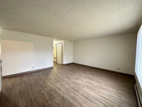 Building Photo - 3708 W 6th Ave