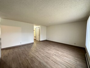 Building Photo - 3708 W 6th Ave