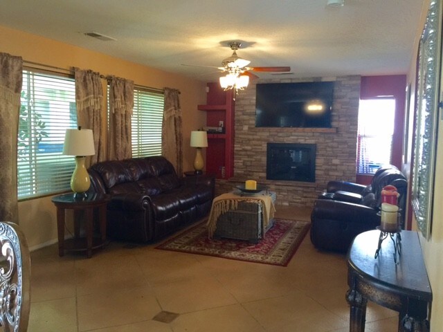 Foto del edificio - 8016 Cliffview Ave NW