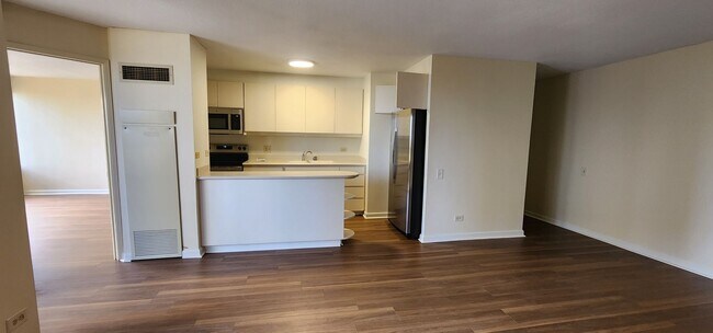 Foto del edificio - Newly renovated, conveniently located Discovery Bay Gem