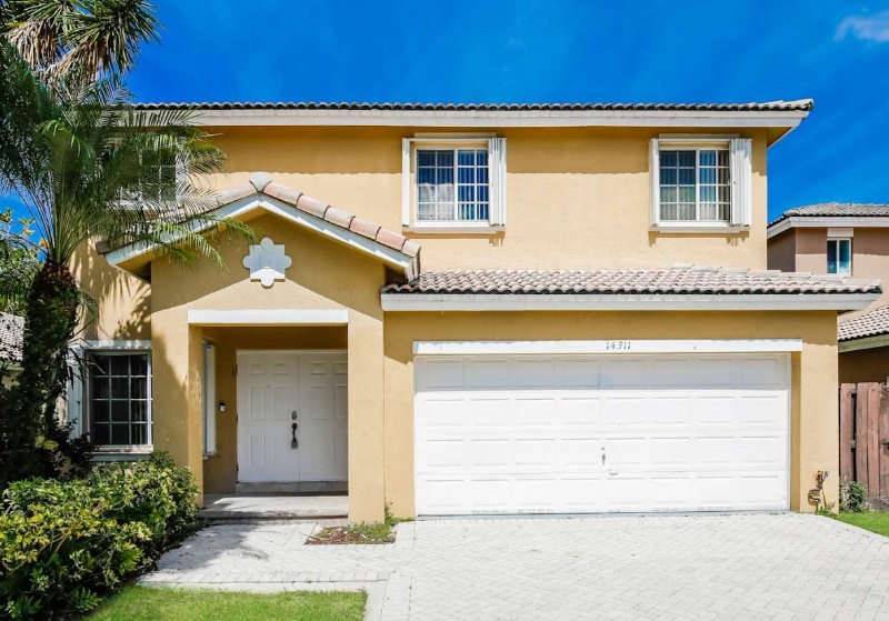Foto principal - 7215 SW 16th St