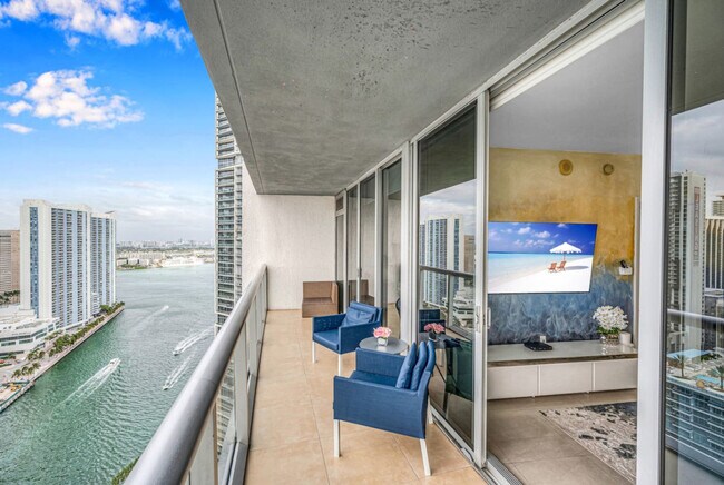 Building Photo - 481 Brickell Ave