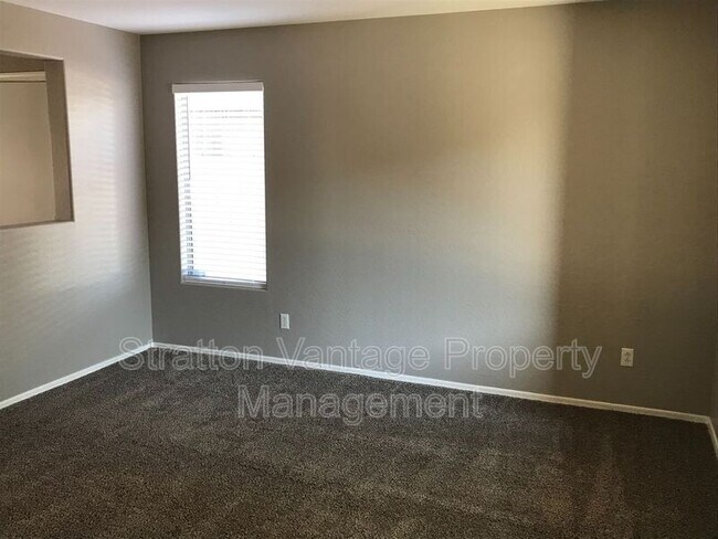 Foto del edificio - 16176 W Custer Ln